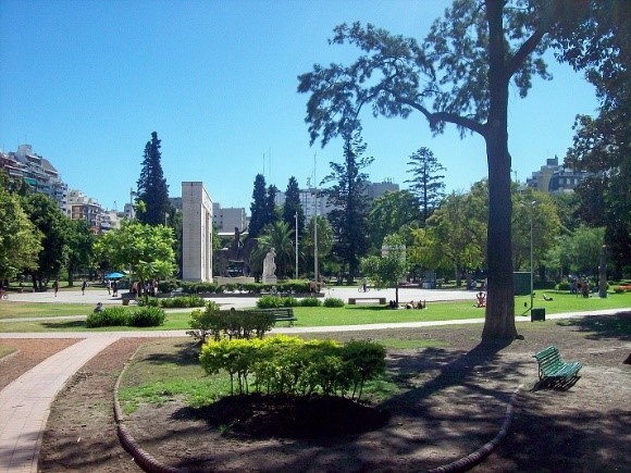 Парк «Parque Rivadavia» в Буэнос-Айресе, район Caballitо